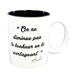 Tazza di bianco e nero con citazione